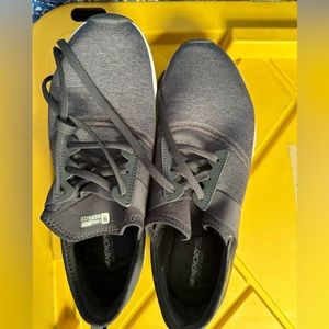 Womens New Balance Size 11